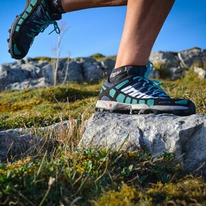 INOV-8 X-TALON 212 V2 women's terrain running shoes