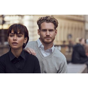CLIQUE Aston -miesten neule V-aukolla